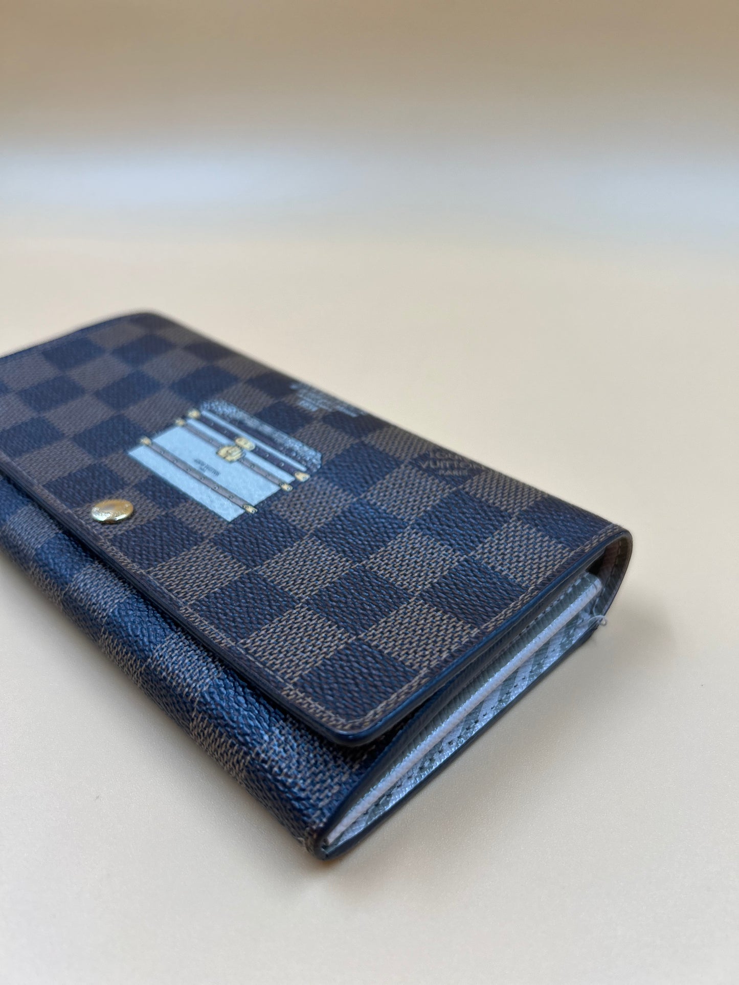 LV LIMITED EDITION