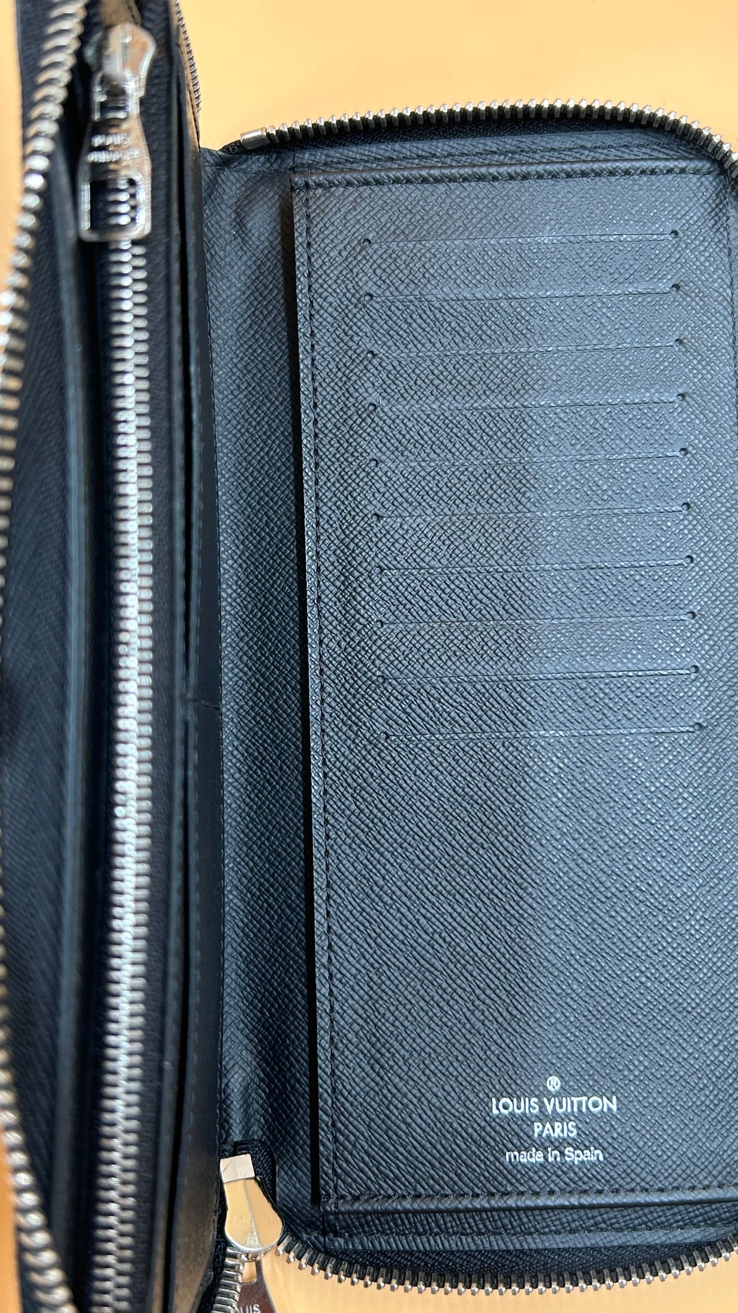 LV EPI ZIPPY WALLET